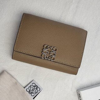 ロエベ アナグラム 本物 バーティカル ウォレット スモール lob95239
