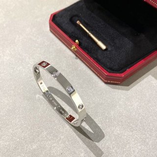 お洒落で可愛いカルティエ LOVE ブレスレット 本物 kaa72379