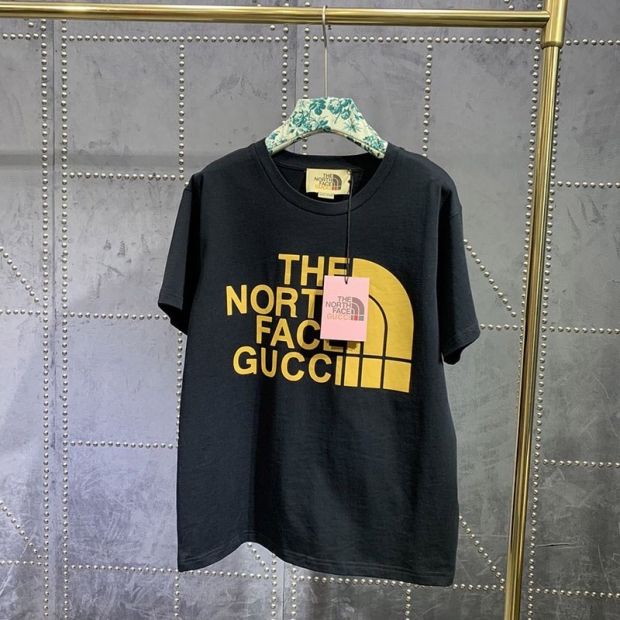 大人気！グッチ×ノースフェイス コラボ★スペシャルロゴTシャツ 本物 Nom09810