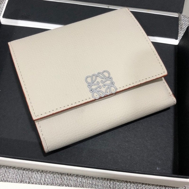 稀少【ロエベ ウォレット 本物】 アナグラム トリフォルド 6 cc ウォレット lov74312