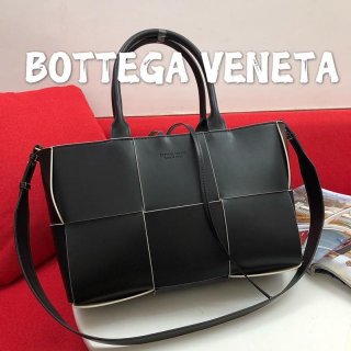 完売必至ボッテガヴェネタ ザアルコ トート 本物 ブラック/ホワイト bot89432