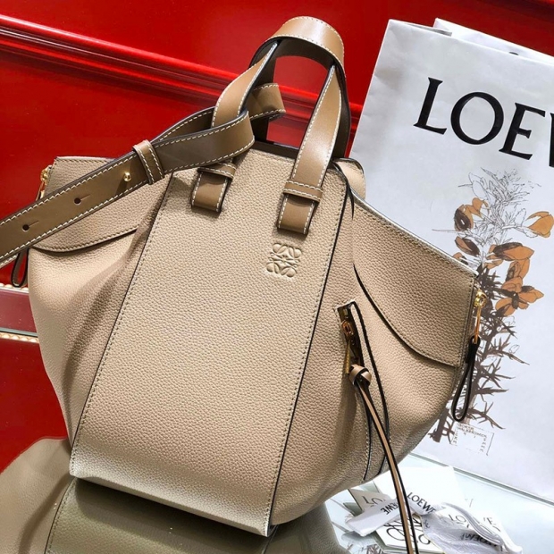 新作 ロエベ ハンモック 本物 バッグ スモール クラシックカーフ 38730S35