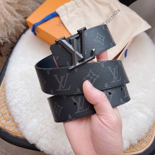 大人気！ルイヴィトン 本物 サンチュールLVピラミッド 40MM リバーシブルベルト vuy31533