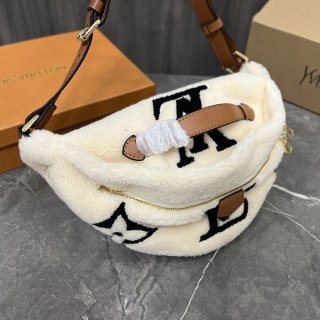 可愛い限定 ルイヴィトン本物 もこもこ バムバッグ vuv85496