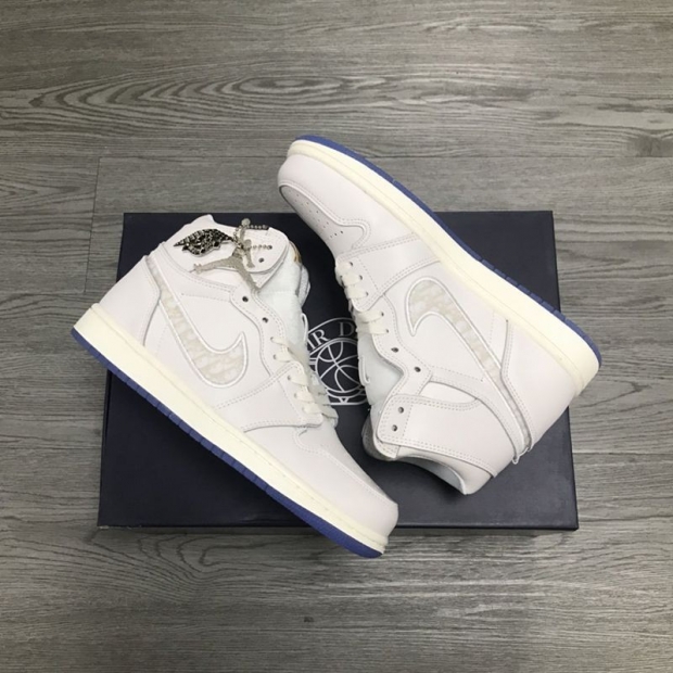 ディオール x ナイキ エアジョーダン1 本物 ハイ OG プロトタイプ AJ1 384664-006