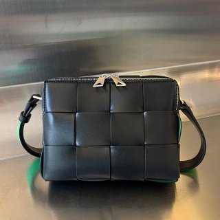 ボッテガヴェネタ カセット カメラバッグ 本物 boq36596