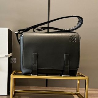 ブティックロエベ ミリタリー メッセンジャーバッグ XS 本物 lou70026