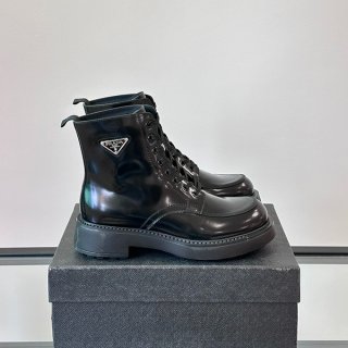 新作【プラダ】ブラッシュドレザー コンバットブーツ 本物、ブラック pum96504