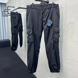 プラダ 本物 Re-Nylon トライアングルロゴ ナイロンカーゴパンツ pud74035