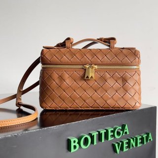 新デザインボッテガ ヴェネタ ストラップ付き バニティーケース カーフ 本物 boa42412