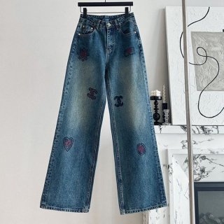 【刺繍が可愛いストレートデニム】シャネル デニムパンツ パロディ 刺繍 shc53951