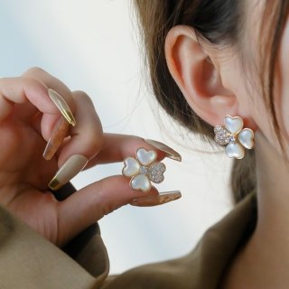 日本未入荷 贈り物に ヴァンクリーフ＆アーペル コスモス イヤリング 本物 VCARO5BZ00