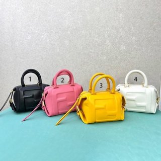 入手困難フェンディ 本物 FF Cube レザー ミニバッグ 4色 fey57620 入手困難フェンディ 本物 FF Cube レザー ミニバッグ 4色 fey57620