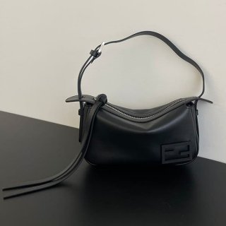 ギフトに最適フェンディ シンプリーフェンディ スモール レザー ミニバッグ 本物 8BS097AS7A