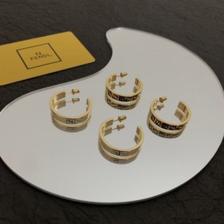 ★日本!!人気!フェンディ ピアス 本物 イヤリング ゴールドカラー レディース 2色 8AH369TL9F0A47 ★日本!!人気!フェンディ ピアス 本物 イヤリング ゴールドカラー レディース 2色 8AH369TL9F0A47