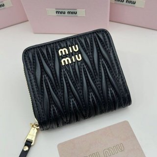 完売必至 ミュウミュウ アイボリーナッパ財布 本物 myd16916