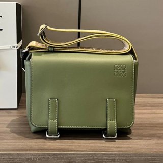 最新でオシャレロエベ ミリタリー メッセンジャーバッグ XS 本物 loy35069