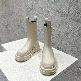 秋冬大セール ボッテガヴェネタ タイヤ ブーツ クリーム 本物 boz06933