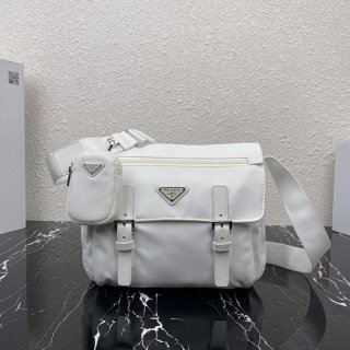 送料込 プラダ★セール！軽量ナイロンショルダーバック本物 1BD953