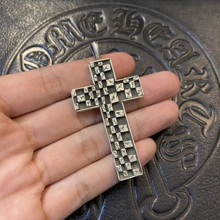 お洒落にクロムハーツ マティボーイ ペンダント 本物 Kuo07336
