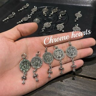 高品質クロムハーツ 本物 メダリオン&クロス チャーム Kuh71605 高品質クロムハーツ 本物 メダリオン&クロス チャーム Kuh71605