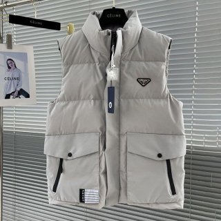 目を惹くカラー プラダ ダウンベスト 本物 ロゴ入り オフホワイト puy89651