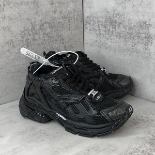 超希少！バレンシアガ ブラック モノカラー ランナー スニーカー 本物 656063W3RA11000