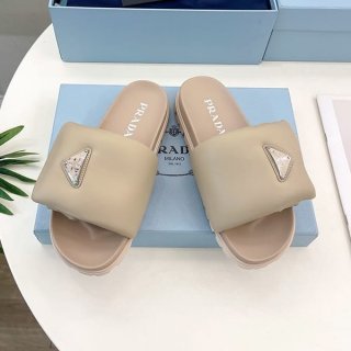 追跡付き 安いプラダ 本物 ソフト パデッドナッパレザー スライドサンダル puf95117