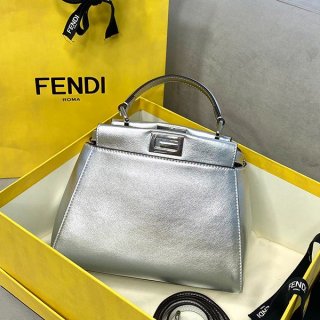 人気No1フェンディ コピー ピーカブー ミニ レザー バッグ fej53289 人気No1フェンディ コピー ピーカブー ミニ レザー バッグ fej53289