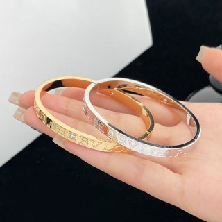 稀少 ブルガリ バングル コピー★ビーゼロワンブレスレットゴールド But25680 稀少 ブルガリ バングル コピー★ビーゼロワンブレスレットゴールド But25680