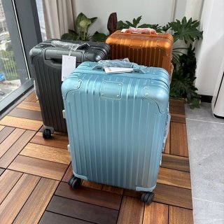 セレブ多数愛用リモワ 本物21インチ グレイシャーブルー ボーディングケース 3色 riv42821 セレブ多数愛用リモワ 本物21インチ グレイシャーブルー ボーディングケース 3色 riv42821