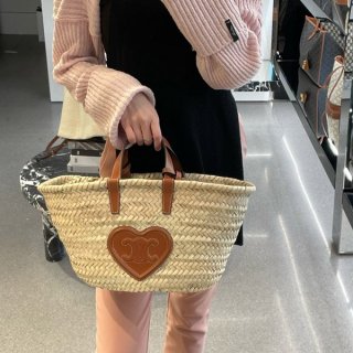 セリーヌ かごバッグ コピー ハートパッチ ティーントリオンフ バスケットバッグ 194002DUI.04LU セリーヌ かごバッグ コピー ハートパッチ ティーントリオンフ バスケットバッグ 194002DUI.04LU