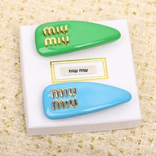 ミュウミュウ パテントレザー ロゴ ヘアクリップ 本物 人気 2色 myj01511