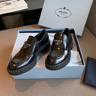 注目★プラダ 本物 チョコレート ブラッシュドレザー ローファー 1D246M