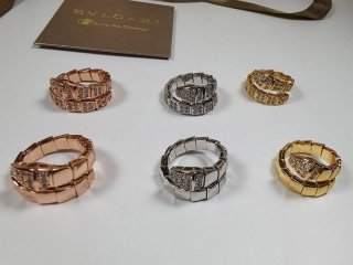 大人気 ブルガリ セルペンティ リング 本物 18Kゴールド Buc70832