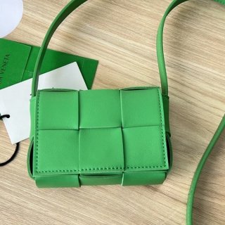 注目★ボッテガ ヴェネタ キャンディー カセット 本物 クロスボディミニバッグ box86868