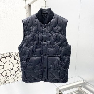 ルイヴィトン 本物 モノグラムキルティングベスト＜朝夜の肌寒いときに＞ vup89797