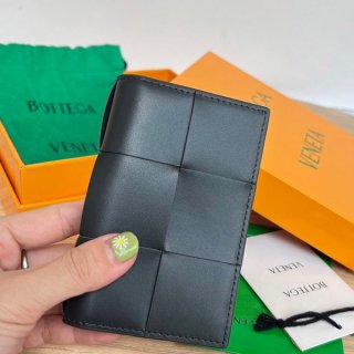 完売必至ボッテガヴェネタ フラップカードケース 本物 ブラック 649602VBWD28803
