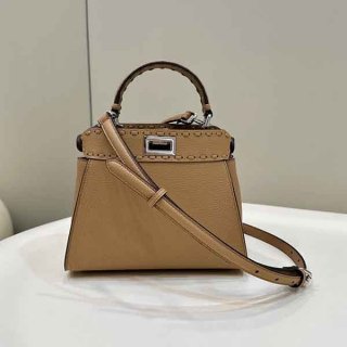 最新でオシャレフェンディ 本物 ピーカブー ミニ アイコニック スモール feu49262