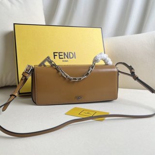【新作2024AW】フェンディ ファースト 本物サイト バッグ 8BS072