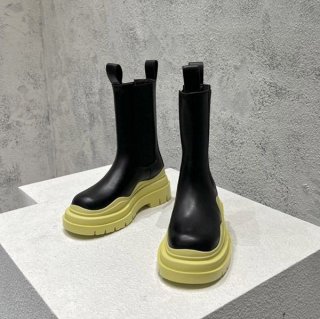 ギフトに最適 ボッテガヴェネタ タイヤ ブーツ 本物 クリーム box44517