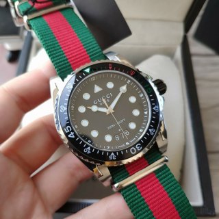 グッチ コピー 腕時計 メンズ ダイブ 45mm ブラック×グリーン×レッド YA136209A グッチ コピー 腕時計 メンズ ダイブ 45mm ブラック×グリーン×レッド YA136209A