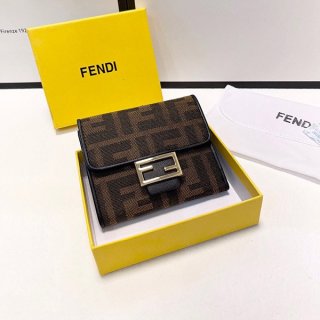 大人気!フェンディ FFモチーフバゲット マイクロ 三つ折財布 本物 8M0395A98PF0A6E