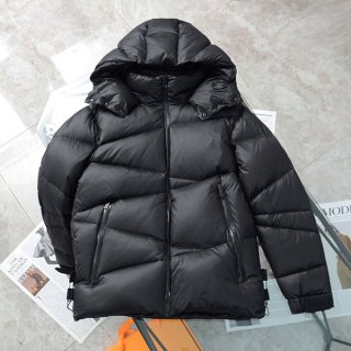 モンクレール YONNEショートダウンジャケット 本物 mou98496