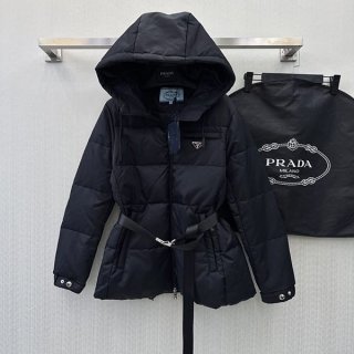 激安価格！プラダ 本物 ロゴプレート付きバイカラーダウンジャケット pun25325