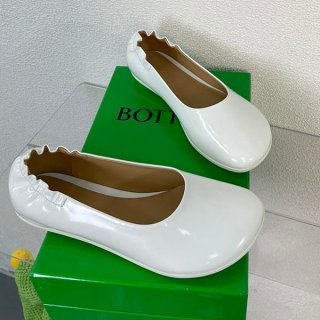 入手困難ボッテガ ヴェネタ 本物 アトミック レザー バレリーナ フラットシューズ bob17587