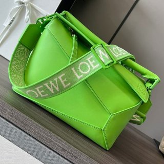 最新でオシャレロエべ サテンカーフ 本物 パズルエッジ ショルダーバッグ スモール lob48924