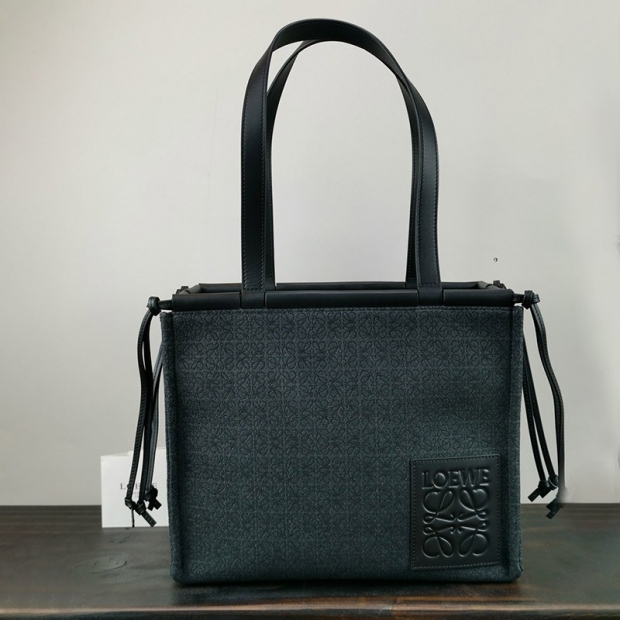 春もの新作ロエベ トートバッグ 本物 Small Cushion Tote☆クッショントートスモール☆送料込 A612A93X252426
