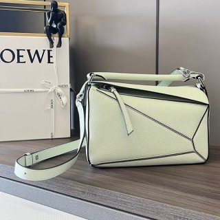 超話題!ロエべ サテンカーフ 本物 パズルエッジ ショルダーバッグ スモール low35709