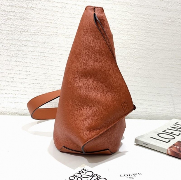 世界中で大人気ロエベ ショルダーバッグ 本物 アントン スリング Anton Sling カーフスキン B511A09X06